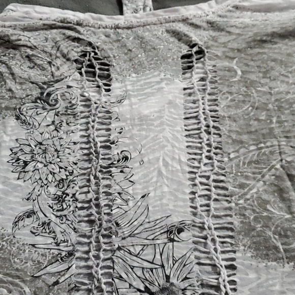 Neat t shirt - Picture 3 of 3